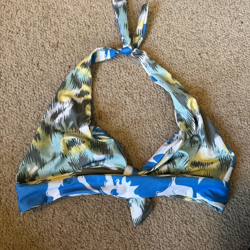 NWOT L*Space hibiscus print reversible halter bikini top blue white - Thumbnail 2