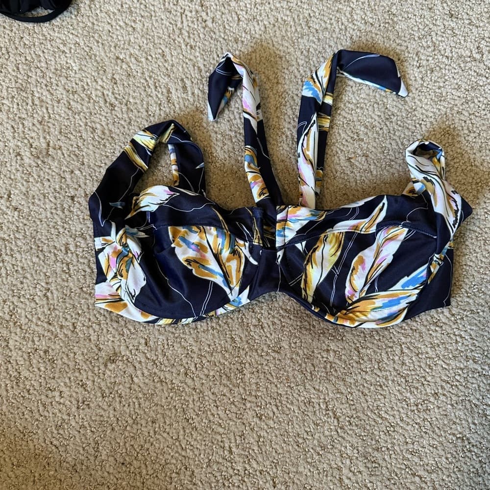 NWOT L*Space Camellia floral underwire bikini top