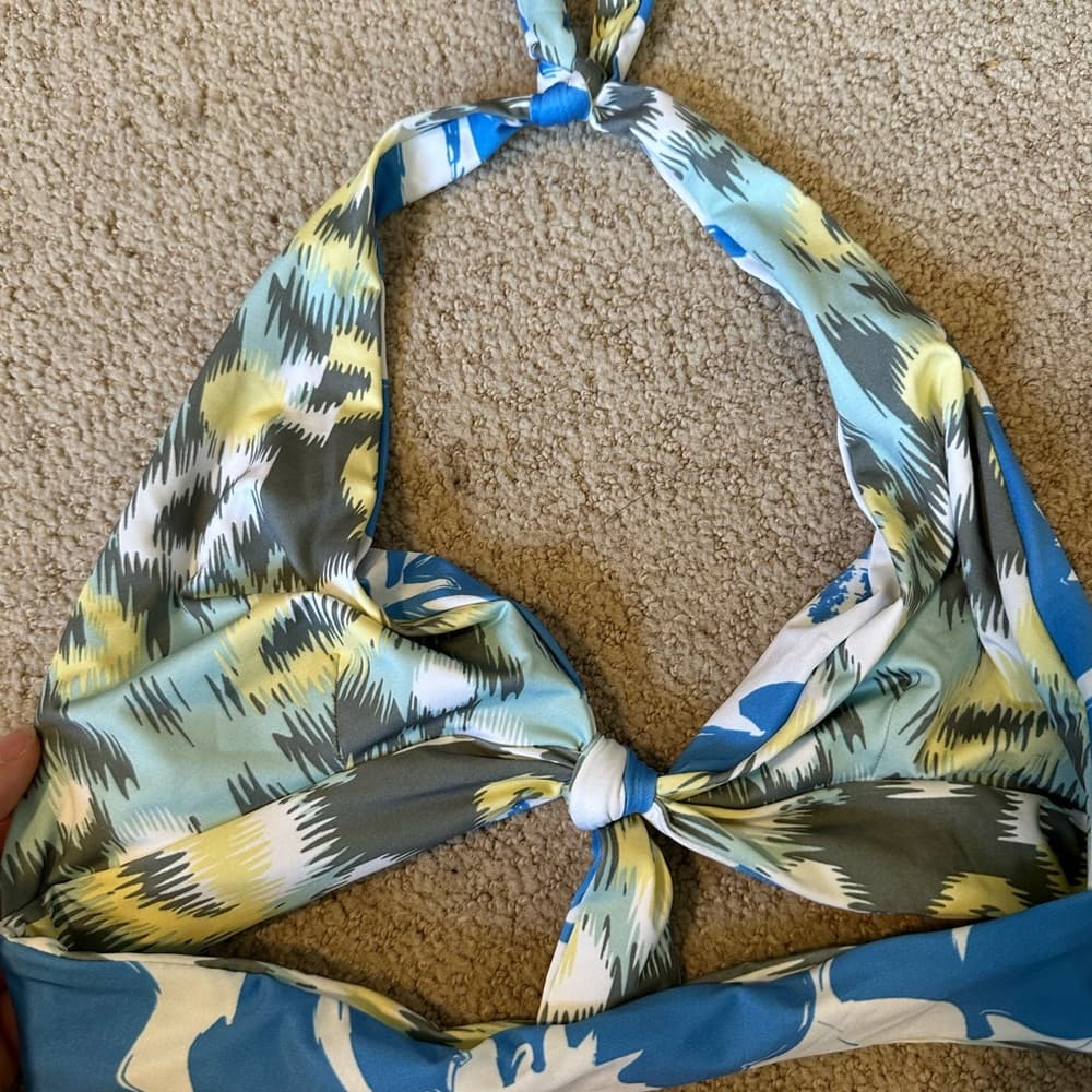 NWOT L*Space hibiscus print reversible halter bikini top blue white - Thumbnail 3