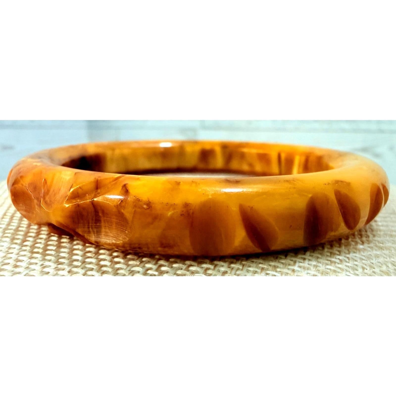 1A. 1940s Butterscotch Bakelite Bangle Bracelet - Thumbnail 3