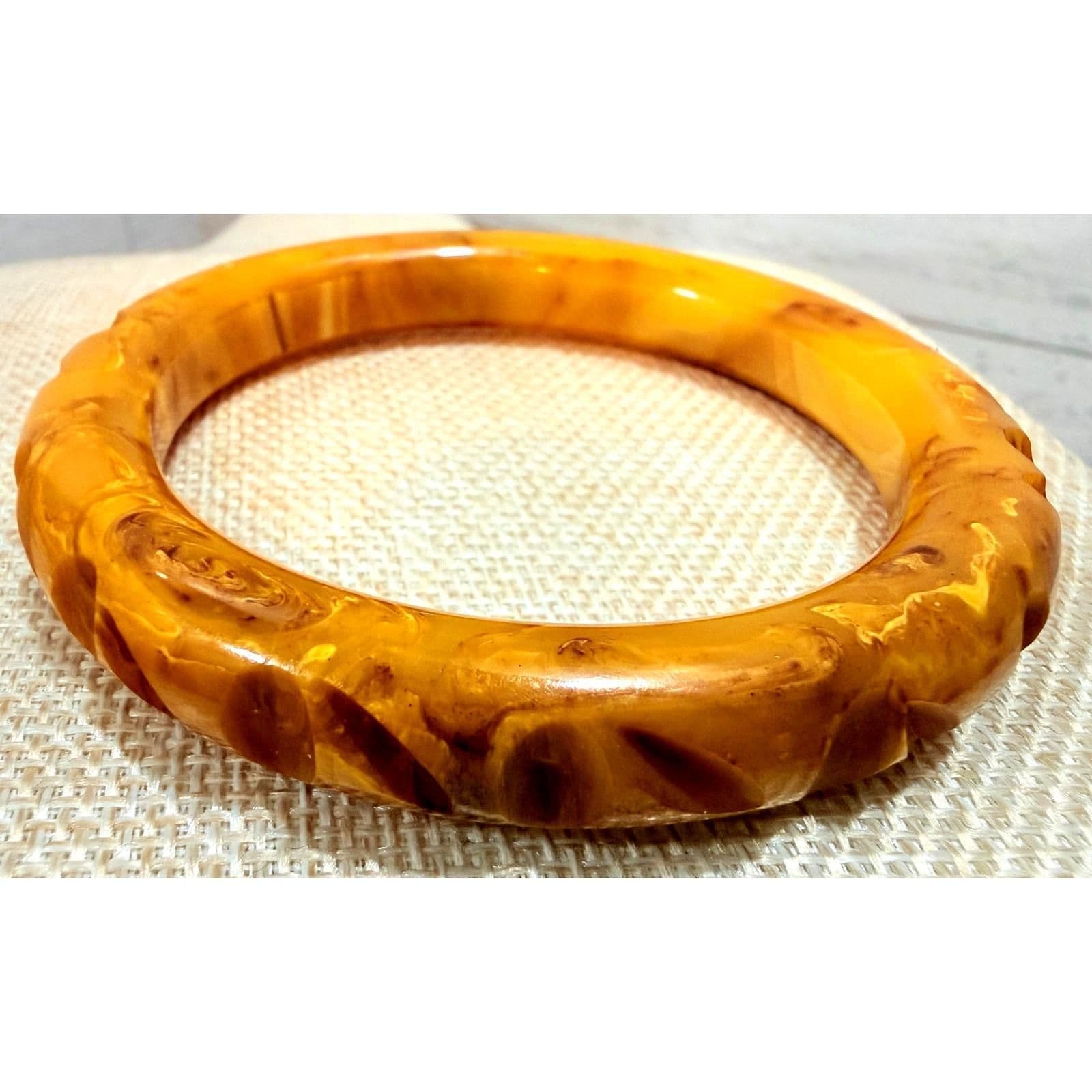1A. 1940s Butterscotch Bakelite Bangle Bracelet - Thumbnail 2