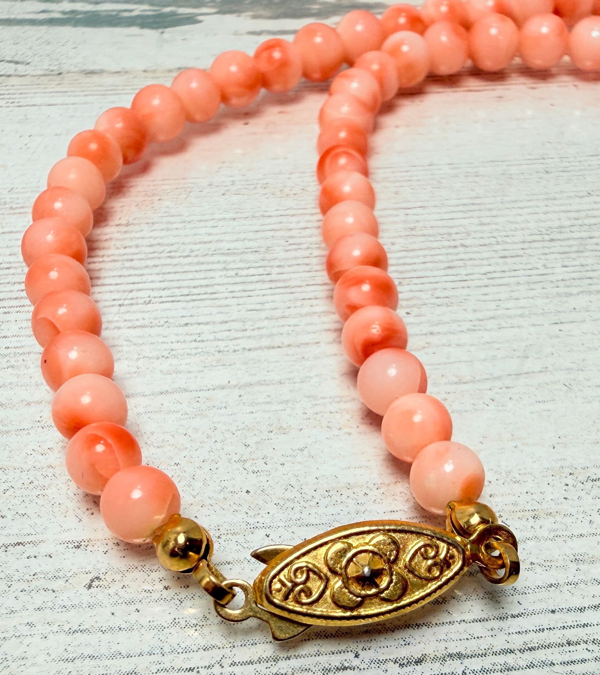 4D. 1950s Handcarved Polished Coral Bead Necklace - Thumbnail 4