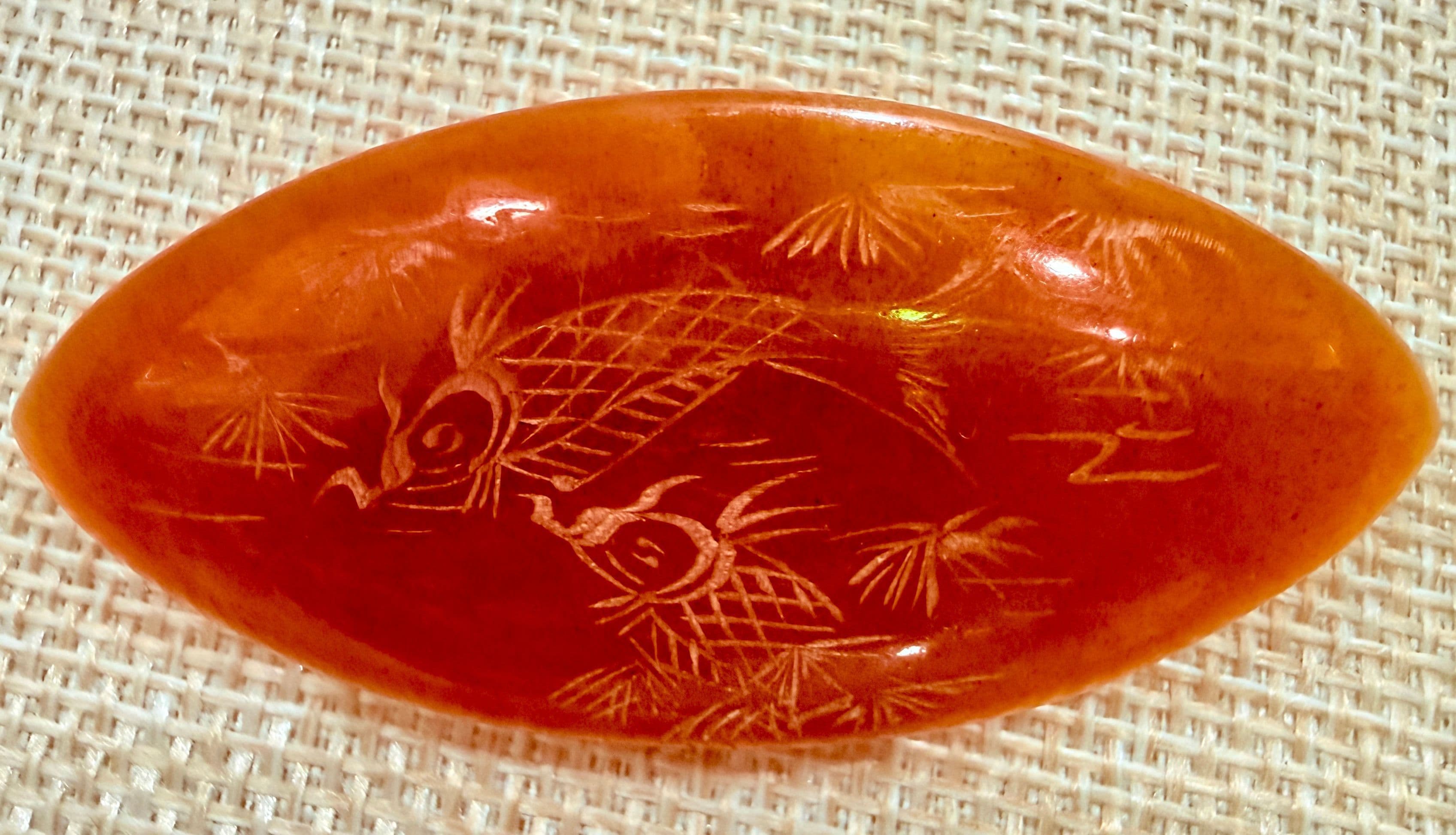 2W. 1930s Carved Bakelite Coy Fish Brooch