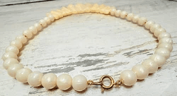 3K. 1960s Beige Swirl Lucite Necklace - Thumbnail 3