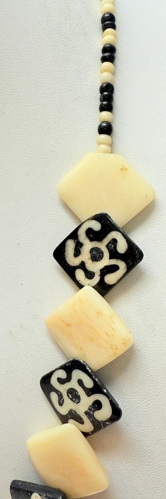 5C. Vintage 1950s African Antler Batik Design Black & White Necklace - Thumbnail 2