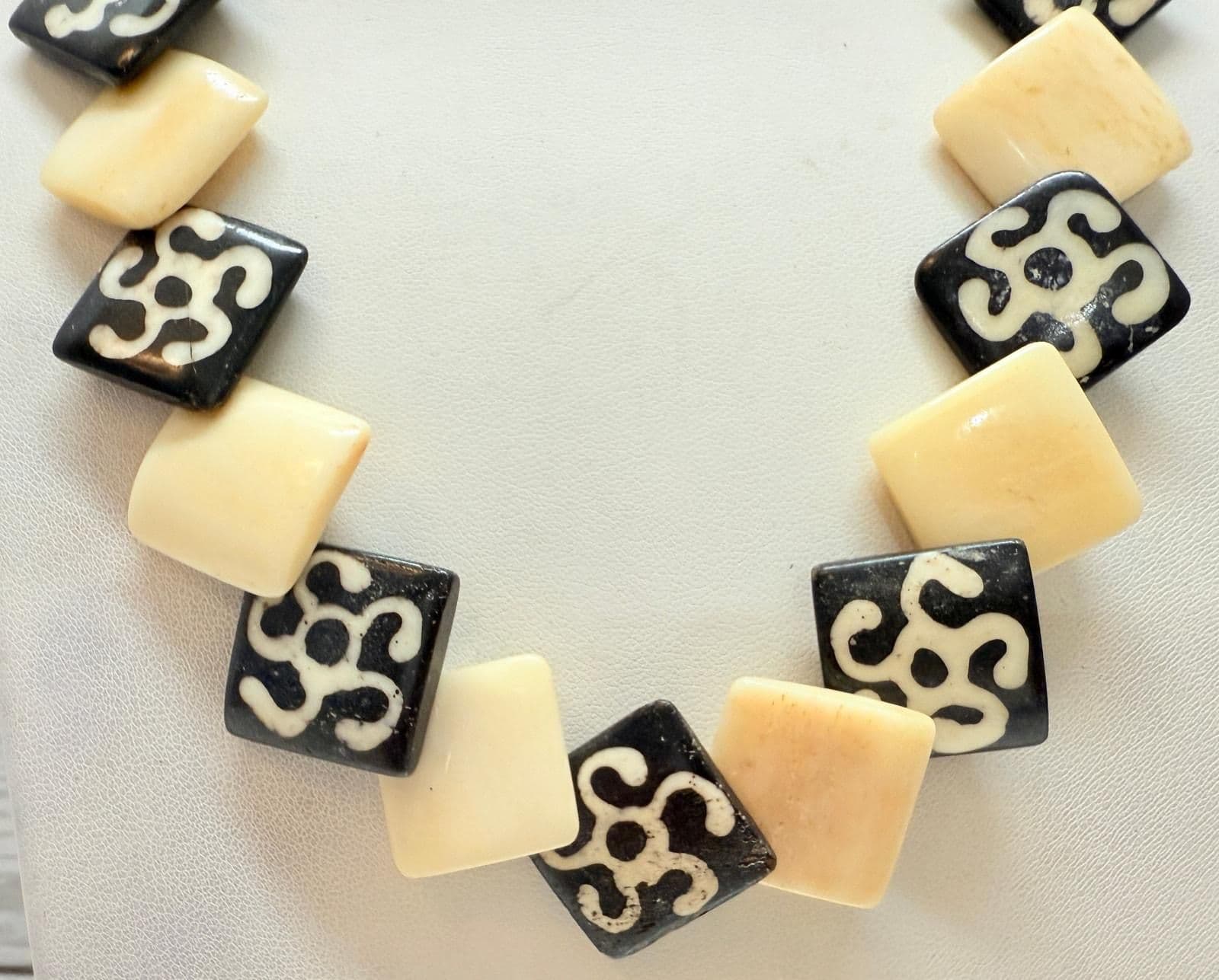 5C. Vintage 1950s African Antler Batik Design Black & White Necklace - Thumbnail 4