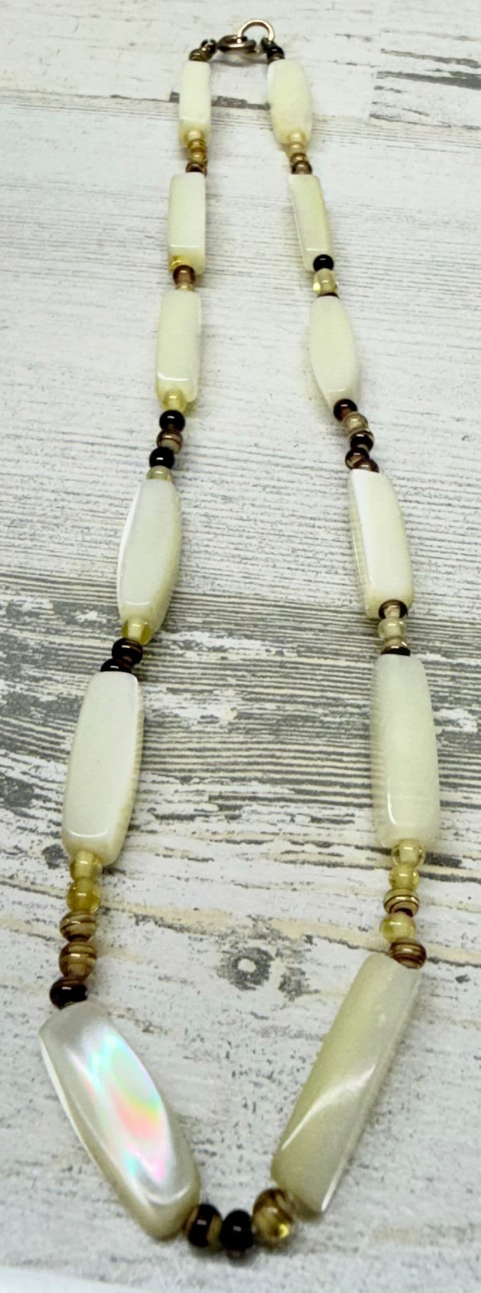 2R. Antique 1920s Mother of Pearl & Glass Bead Necklace - Thumbnail 2