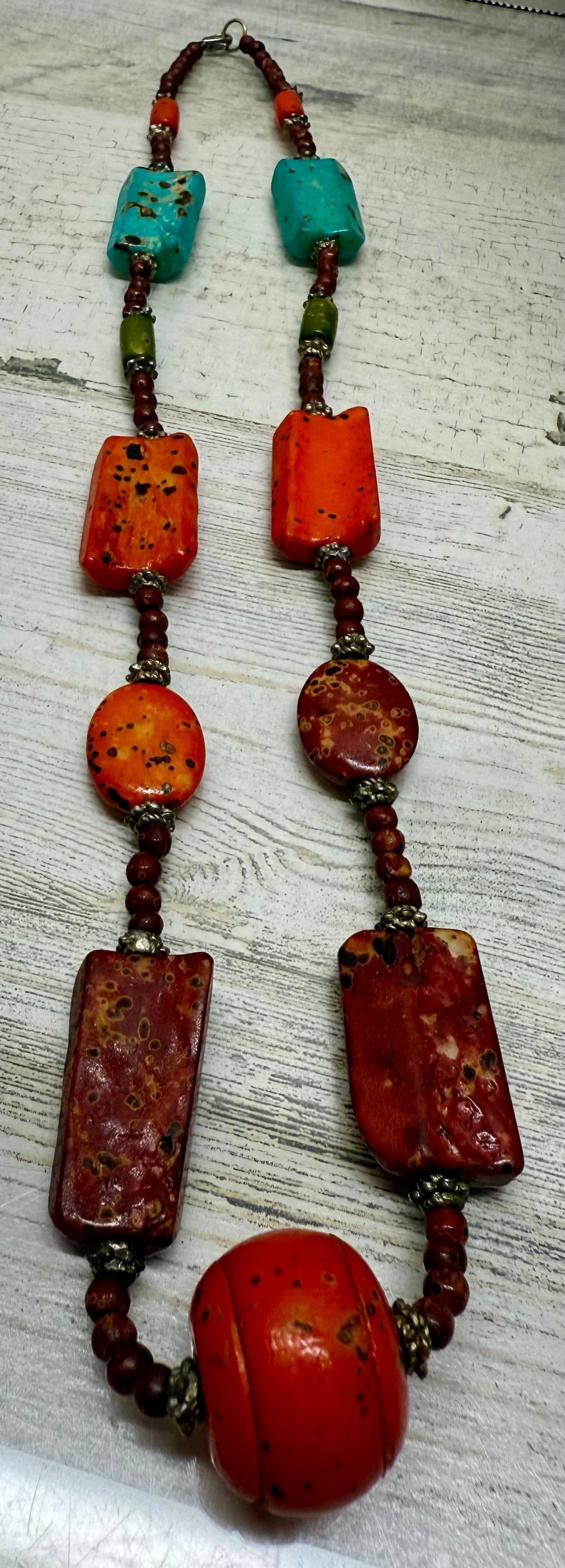 3D. Vintage 1970s Multicolor Coral Necklace with Silver Tone - Thumbnail 3