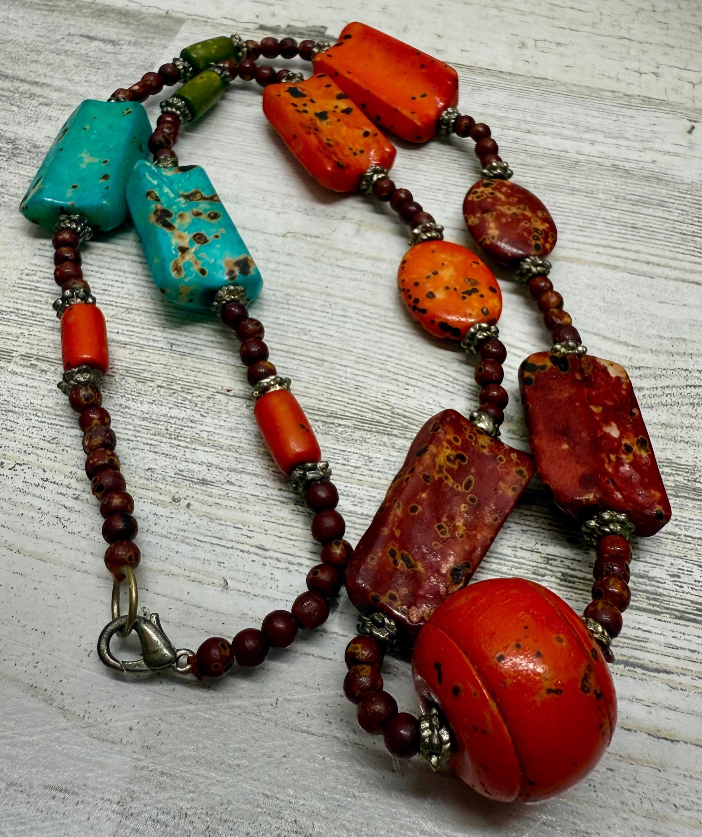 3D. Vintage 1970s Multicolor Coral Necklace with Silver Tone - Thumbnail 4