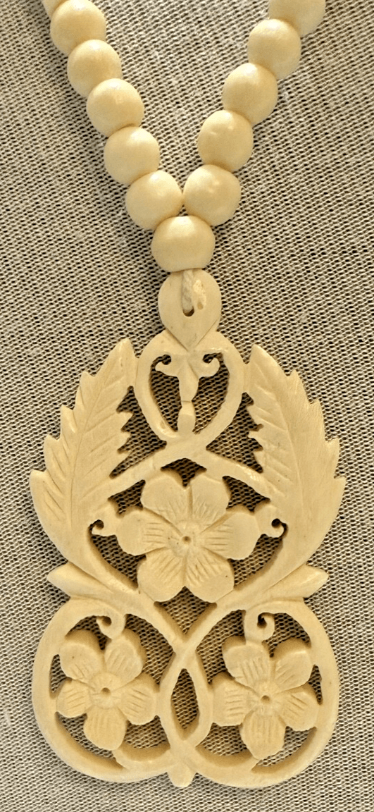 5J. Vintage 1950s Carved Antler Necklace & Floral Pendant - Thumbnail 2
