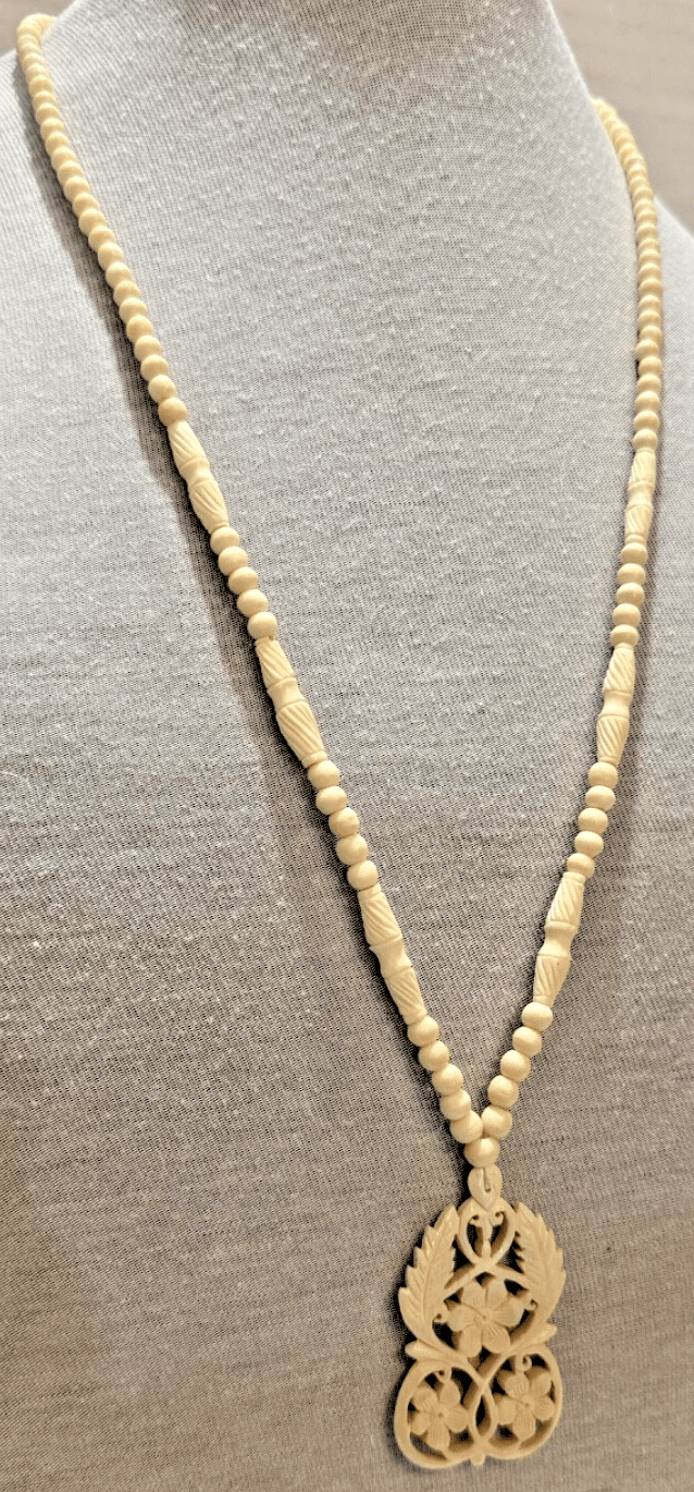 5J. Vintage 1950s Carved Antler Necklace & Floral Pendant - Thumbnail 3