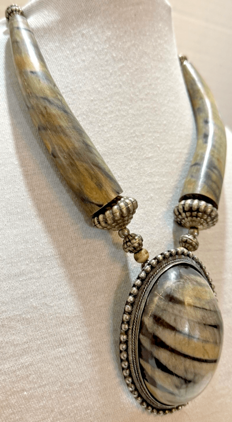 6F. Vintage 1960s Tibetan Yak Horn Tribal Necklace - Thumbnail 3