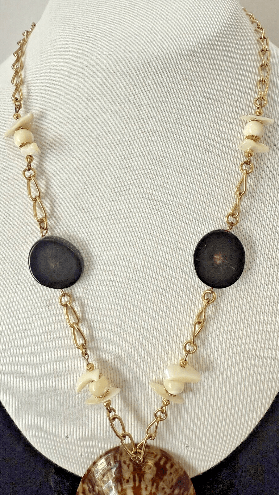 2O. Vintage 1960s Hobe Gold Tone Shell Polished Wood Chain Necklace - Thumbnail 3