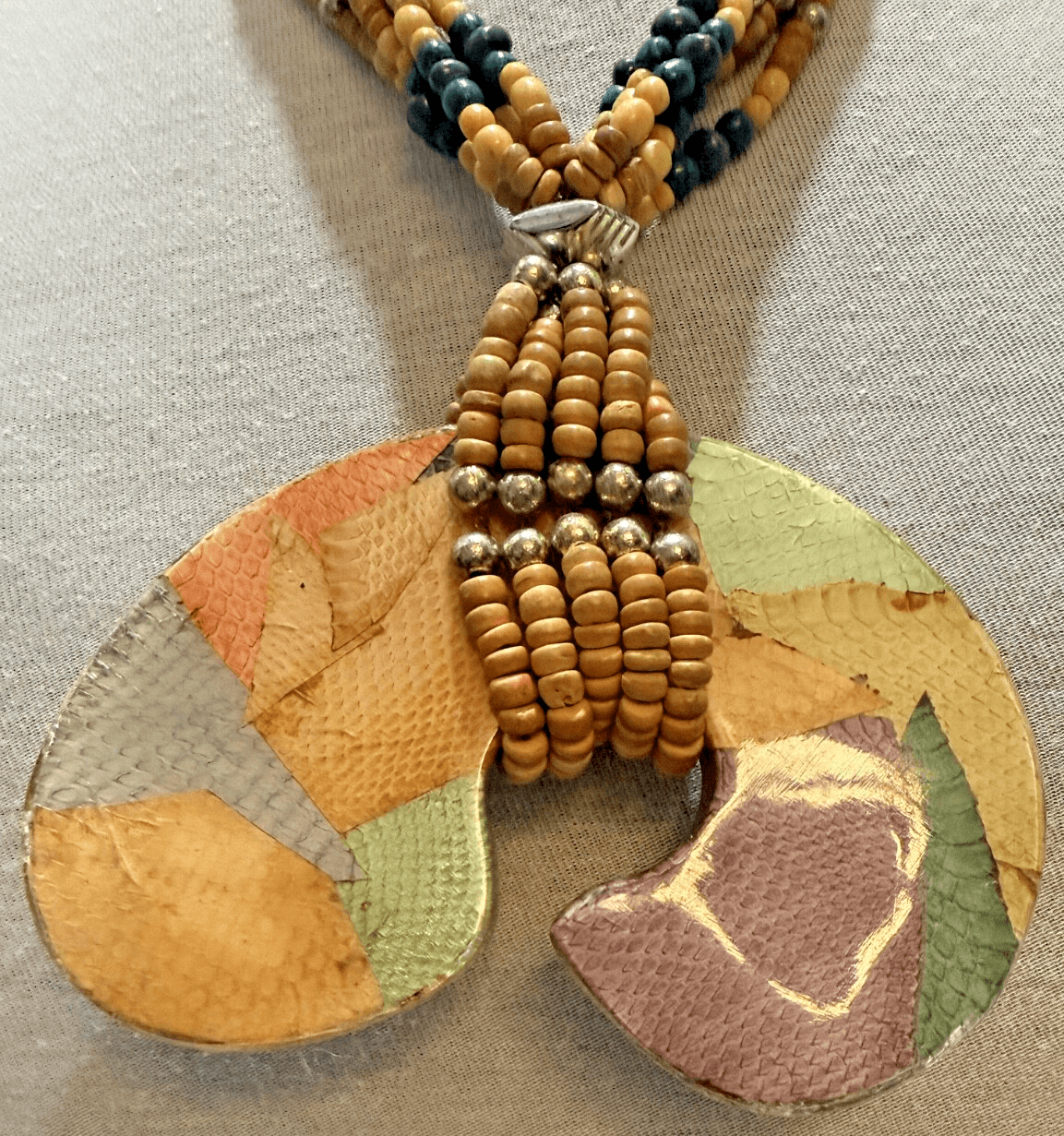 3E. Vintage 1970s Multicolor Laminate Pendant Wood Bead Silver Tone Necklace - Thumbnail 7