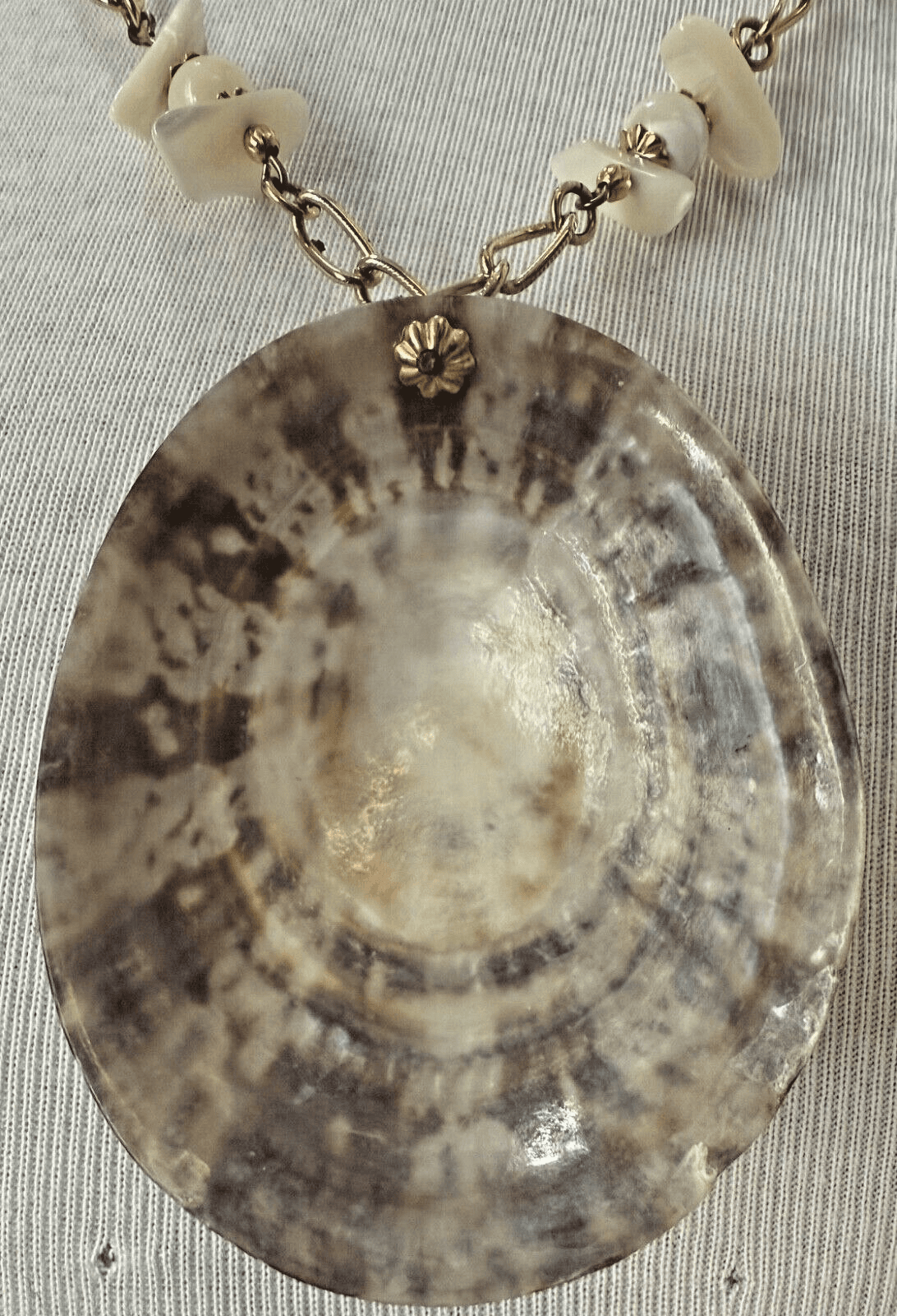 2O. Vintage 1960s Hobe Gold Tone Shell Polished Wood Chain Necklace - Thumbnail 5