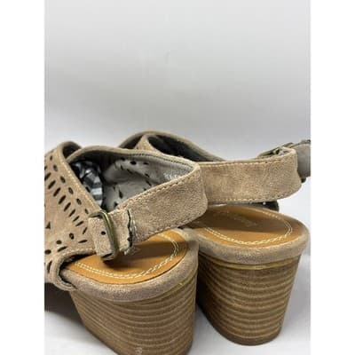 Baretraps Ilene Perforated Block Heel Sandals Shoes in Taupe Women's Size 8.5M - Thumbnail 6