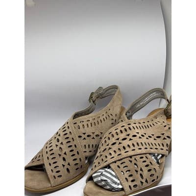 Baretraps Ilene Perforated Block Heel Sandals Shoes in Taupe Women's Size 8.5M - Thumbnail 7