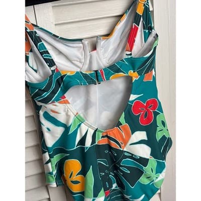 Vince Camuto Bright Floral One Piece Swimsuit Size 10-Preloved Great Condition - Thumbnail 4