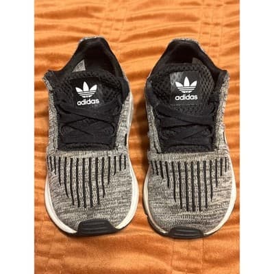 Size 6K Children Adidas Swift Run Easy - Mesh Black - Great Conditioin