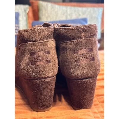 TOMS Brown Suede Lace up Wedge Booties Boots Size 5.5 - Thumbnail 3