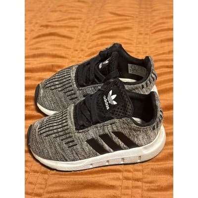 Size 6K Children Adidas Swift Run Easy - Mesh Black - Great Conditioin - Thumbnail 3