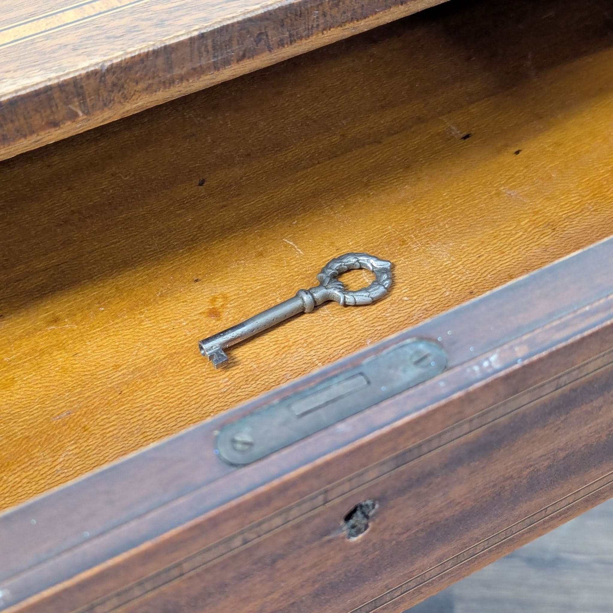 Antique George III Mahogany Side Table - Thumbnail 4