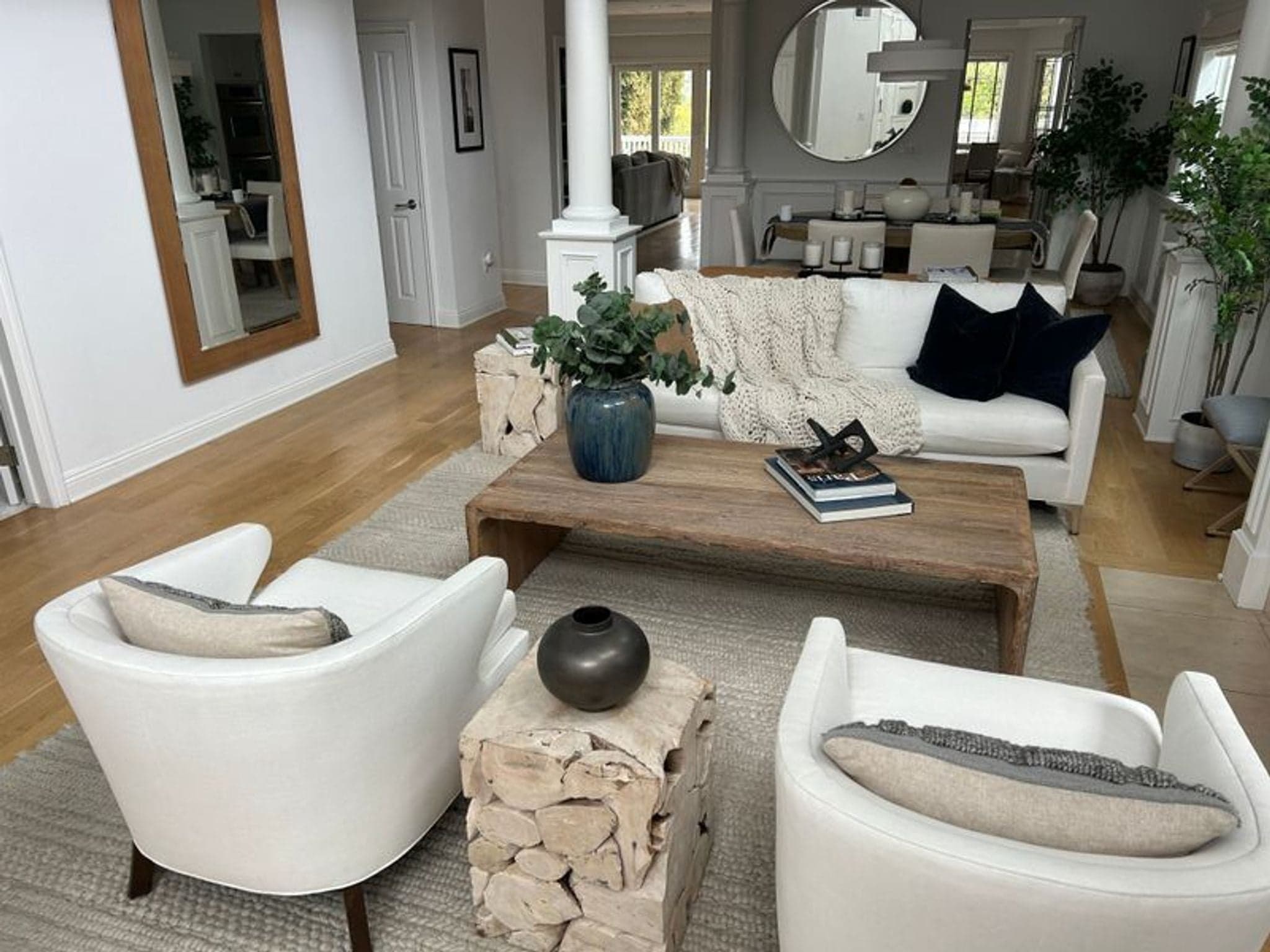 Pair of Meredith Baer Home Modern White Lounge Asher Chairs - Thumbnail 3