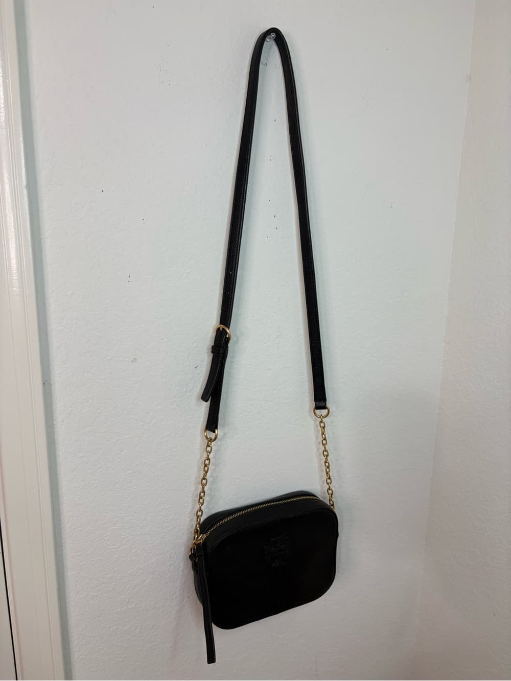 Tory Burch Black Pebbled Leather McGraw Camera Crossbody Bag gold hardware - Thumbnail 4