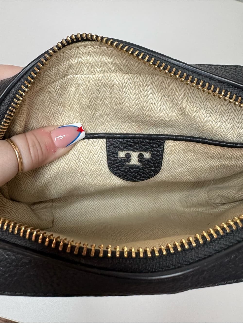 Tory Burch Black Pebbled Leather McGraw Camera Crossbody Bag gold hardware - Thumbnail 6