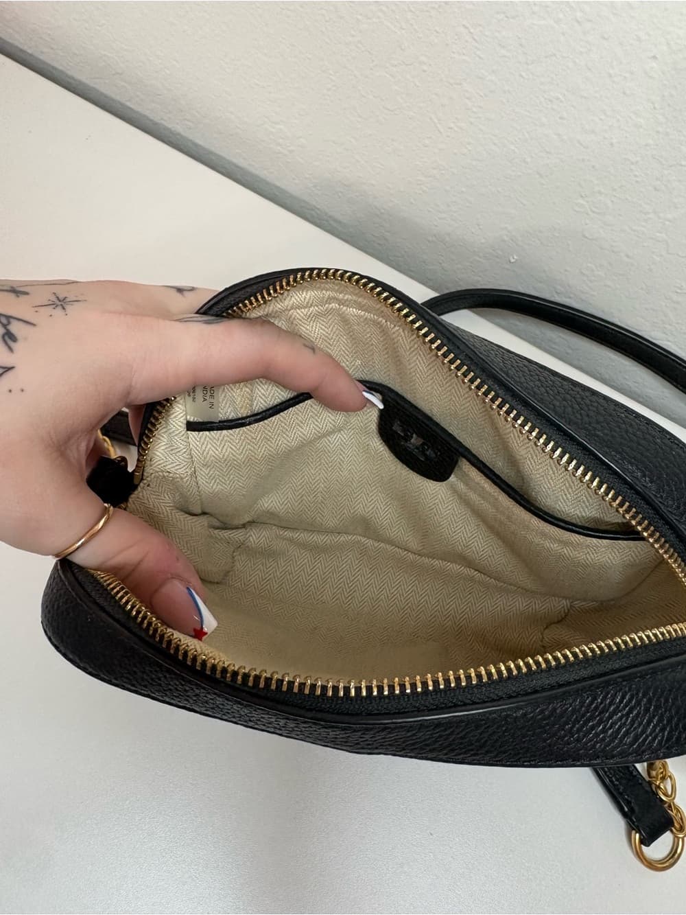 Tory Burch Black Pebbled Leather McGraw Camera Crossbody Bag gold hardware - Thumbnail 8