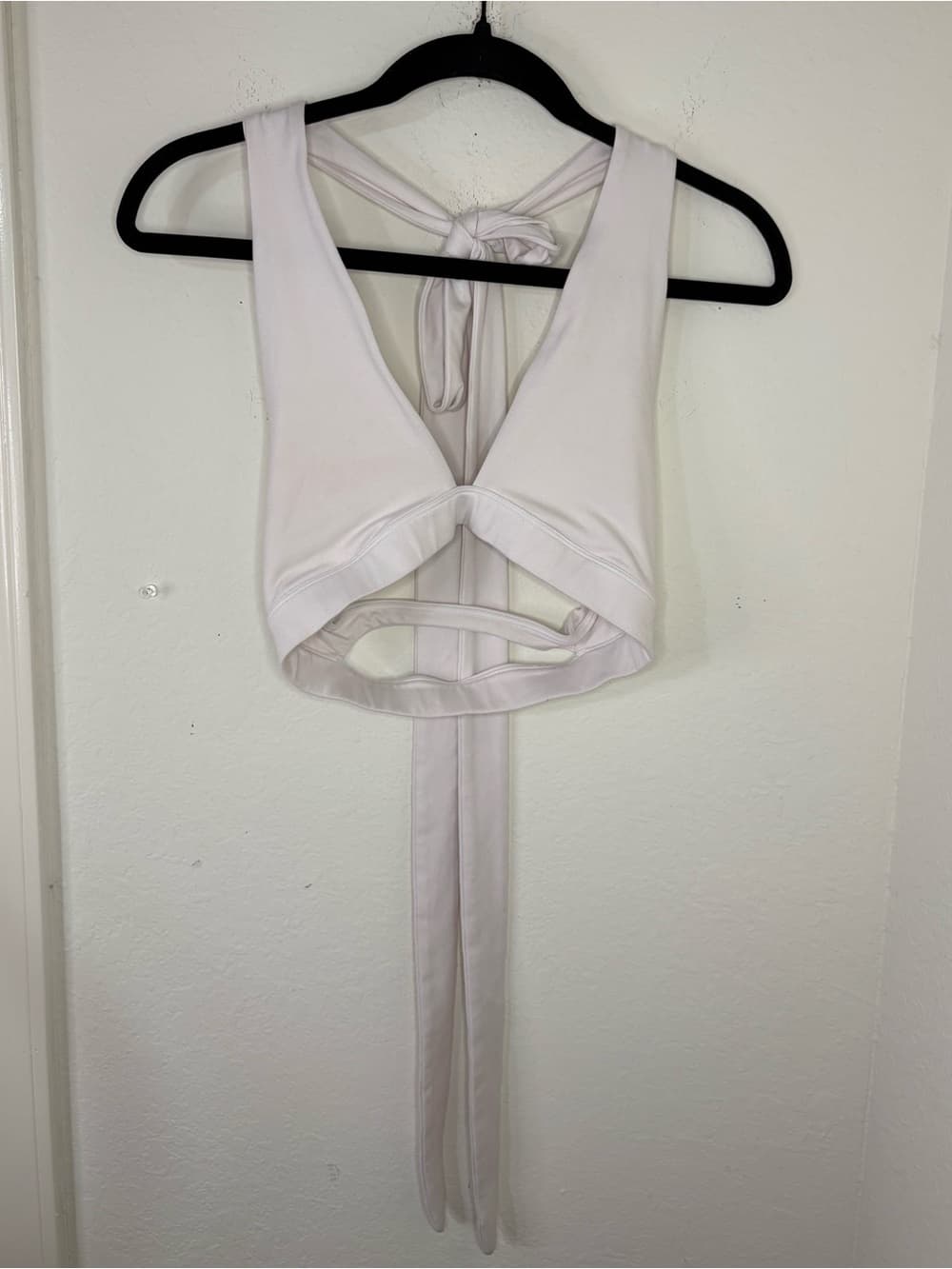 Alo Yoga Alosoft Switch It Up Bra in white criss-cross wrap ties size XS - Thumbnail 3