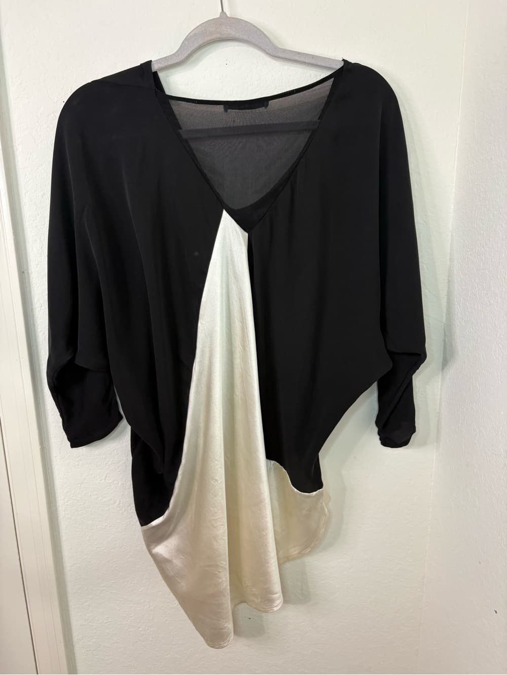Alice + Olivia Silk Colorblock Dolman Sleeve Blouse asymmetrical Hem black white - Thumbnail 7