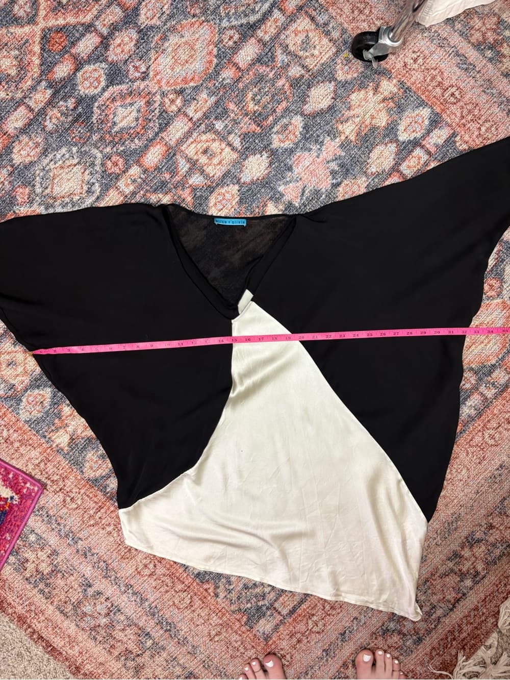 Alice + Olivia Silk Colorblock Dolman Sleeve Blouse asymmetrical Hem black white - Thumbnail 12