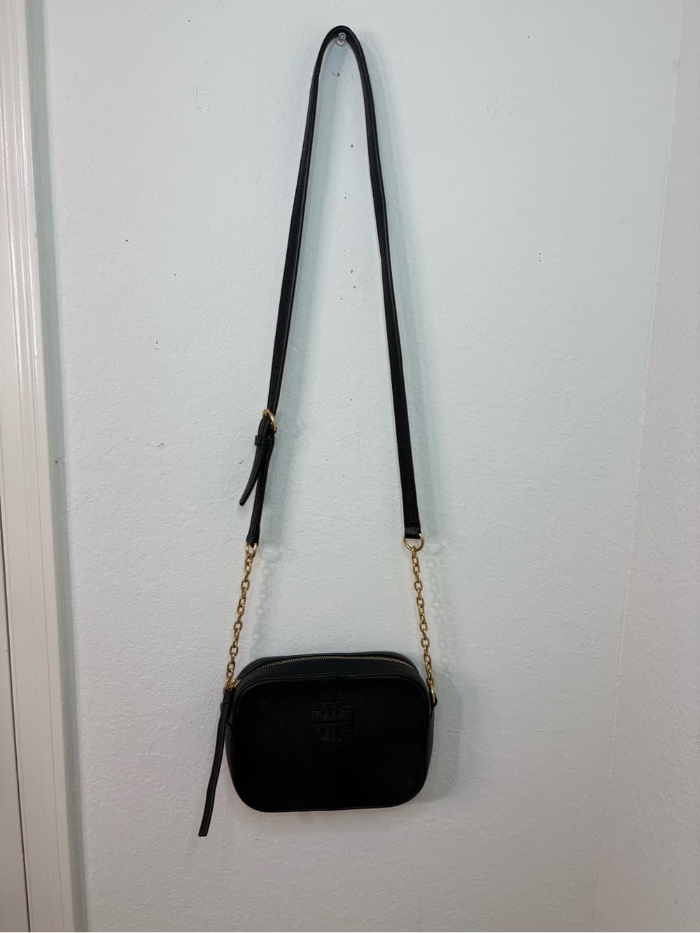 Tory Burch Black Pebbled Leather McGraw Camera Crossbody Bag gold hardware - Thumbnail 3