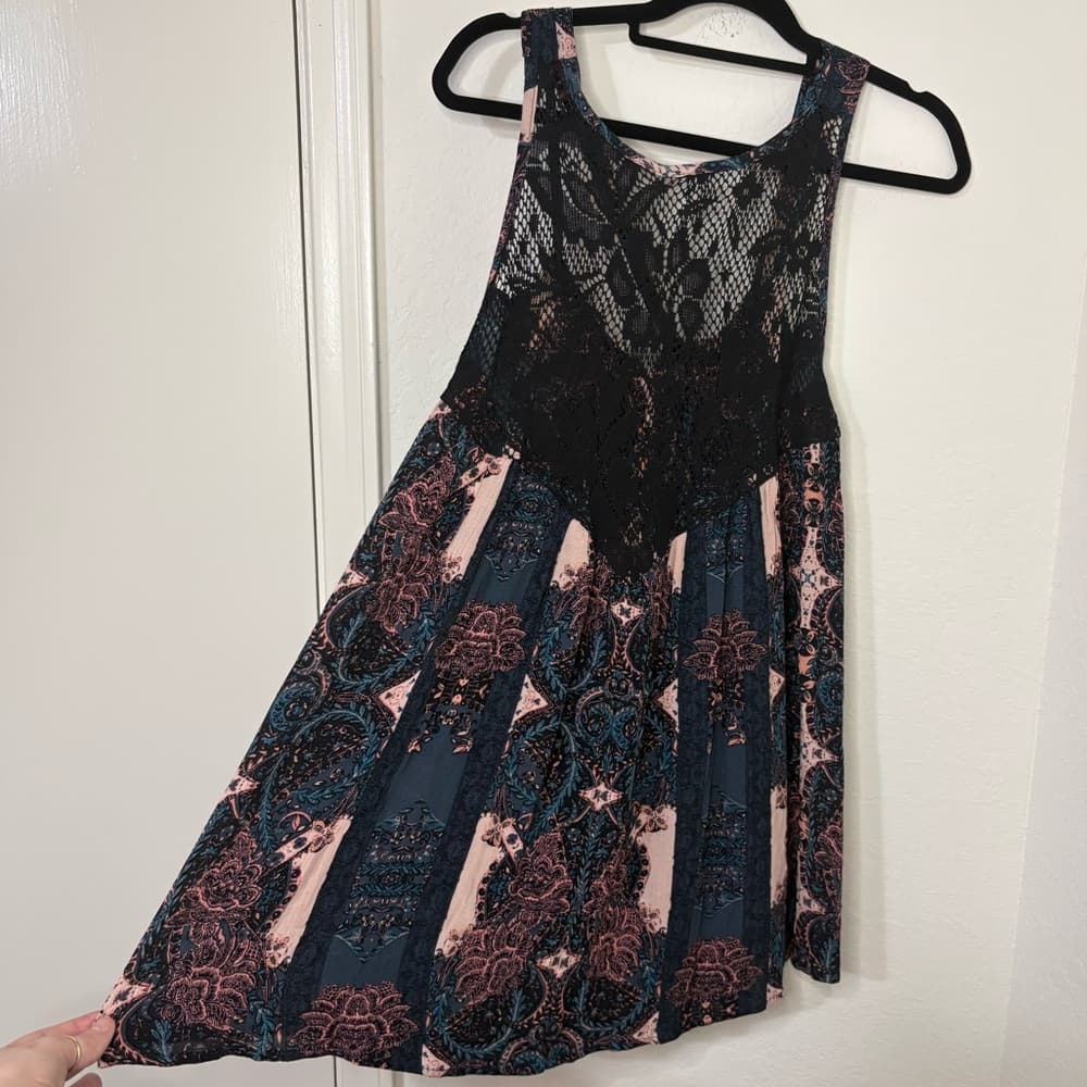 Free People Count Me In Trapeze Tunic Top black / pink combo paisley with lace