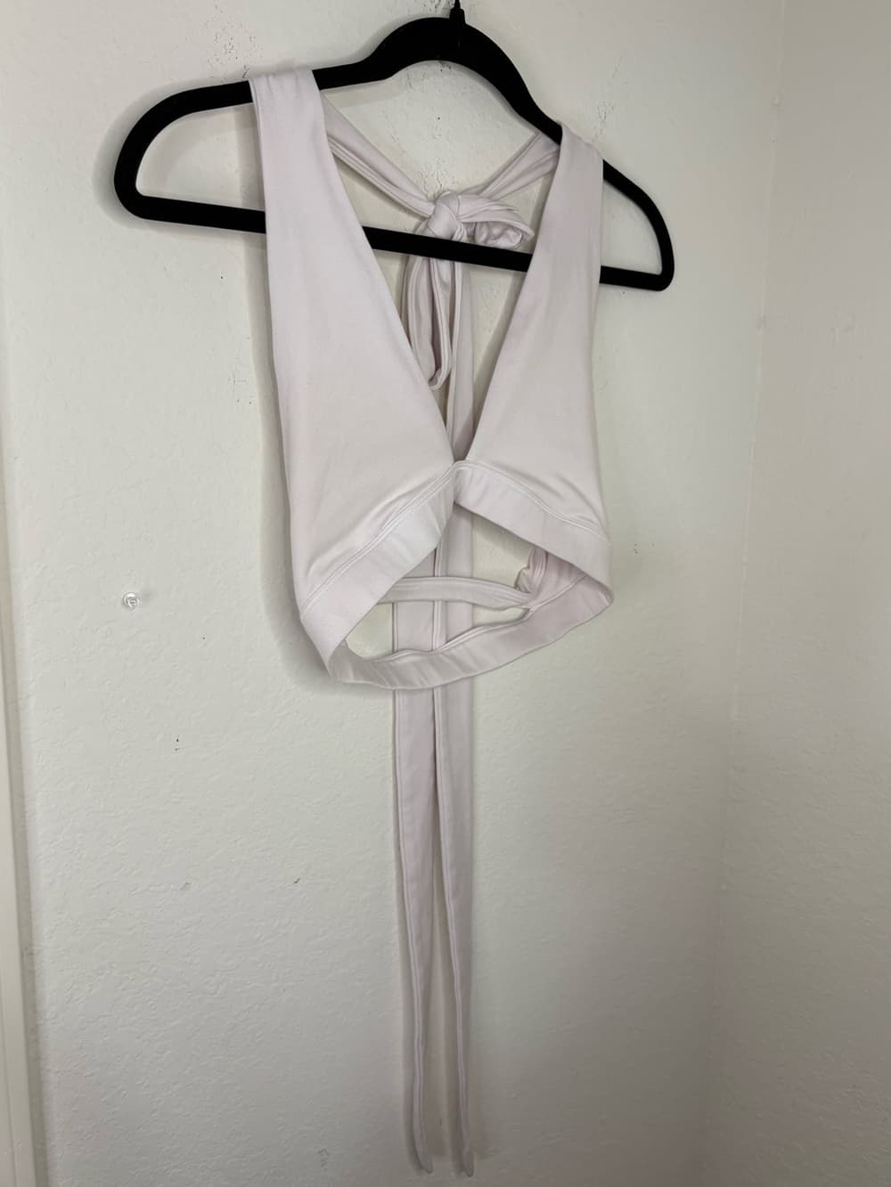 Alo Yoga Alosoft Switch It Up Bra in white criss-cross wrap ties size XS - Thumbnail 4