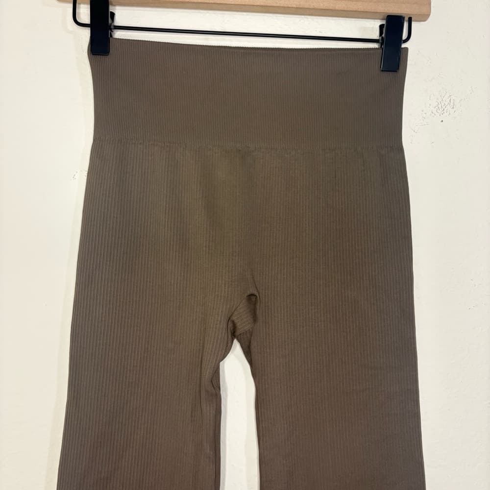 OQQ Brown Ribbed Flare Leggings size small - Thumbnail 6