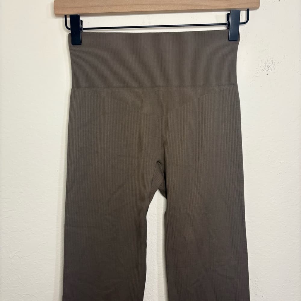 OQQ Brown Ribbed Flare Leggings size small - Thumbnail 9