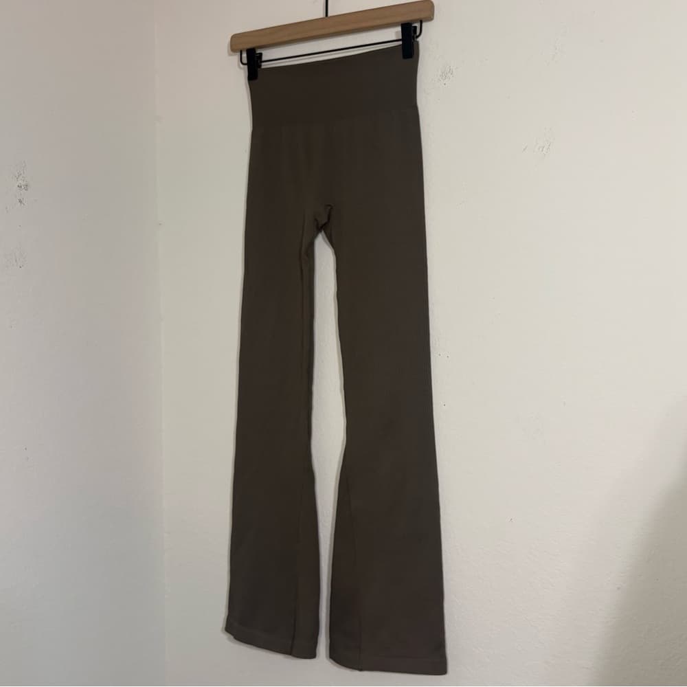 OQQ Brown Ribbed Flare Leggings size small - Thumbnail 3