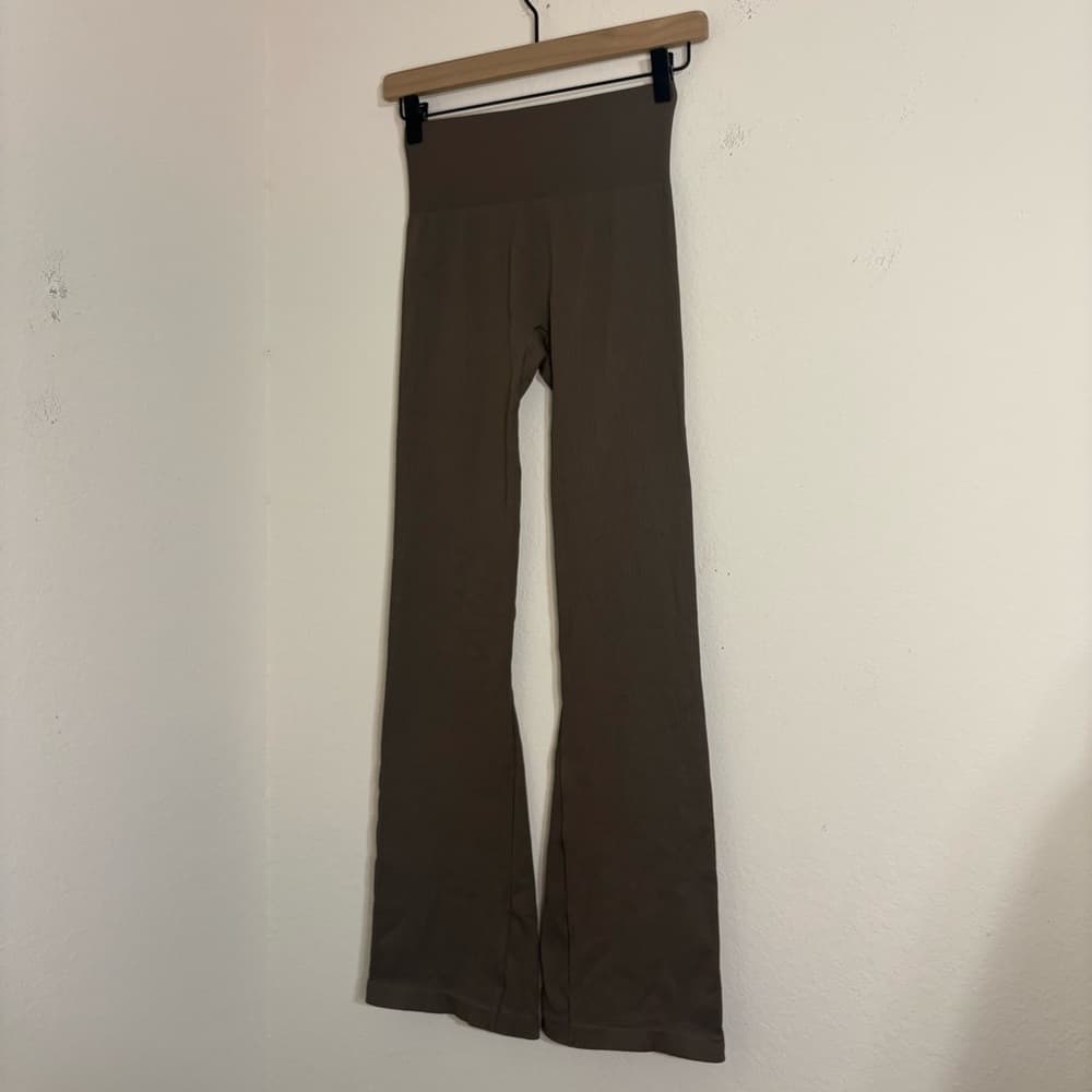 OQQ Brown Ribbed Flare Leggings size small - Thumbnail 8