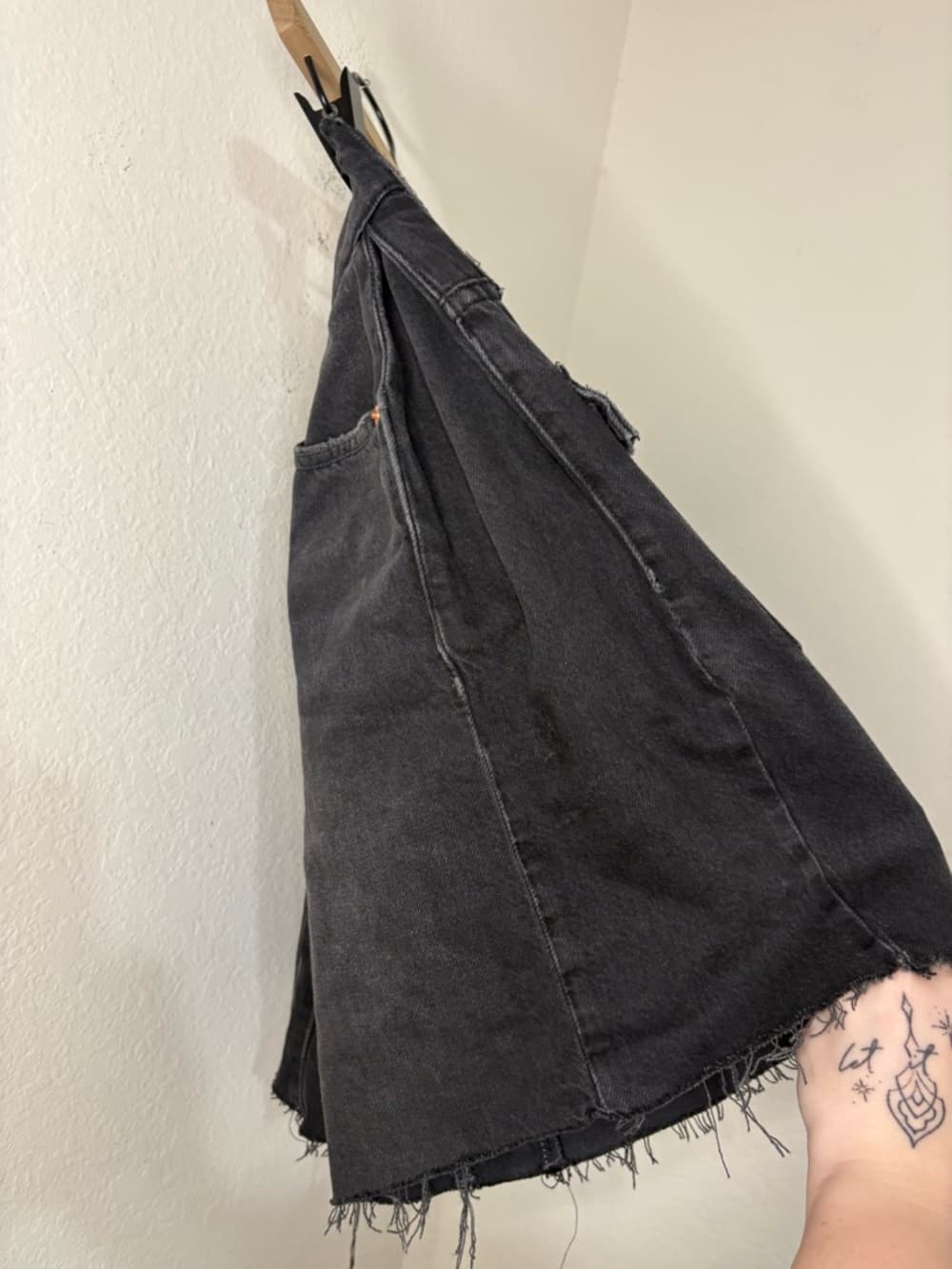 We The Free Boomerang Raw Hem Black Denim Shorts size 24 Free People - Thumbnail 8