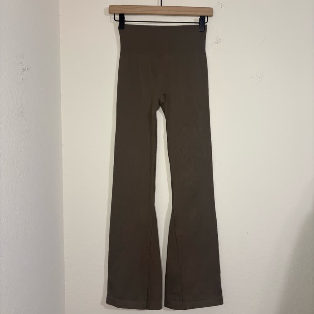 OQQ Brown Ribbed Flare Leggings size small