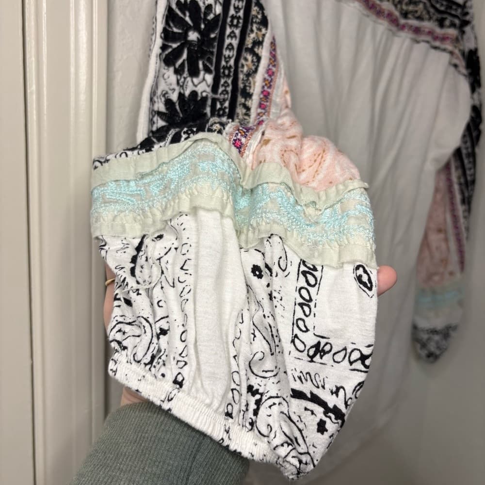 Free People Tripoli Embroidered Long-Sleeve top size small oversized - Thumbnail 12