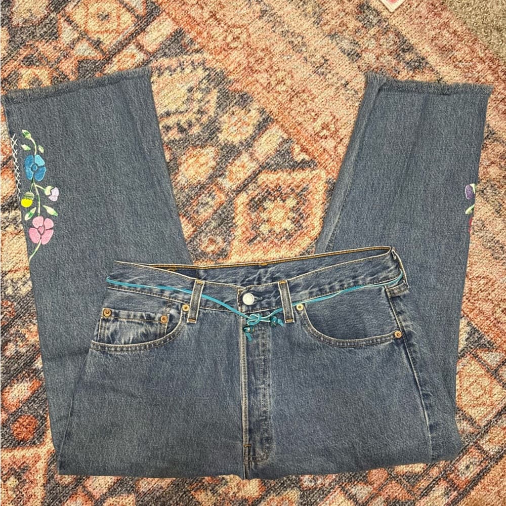 Levi 501 Embroidered Women’s Cropped Jeans with Slits - Thumbnail 8