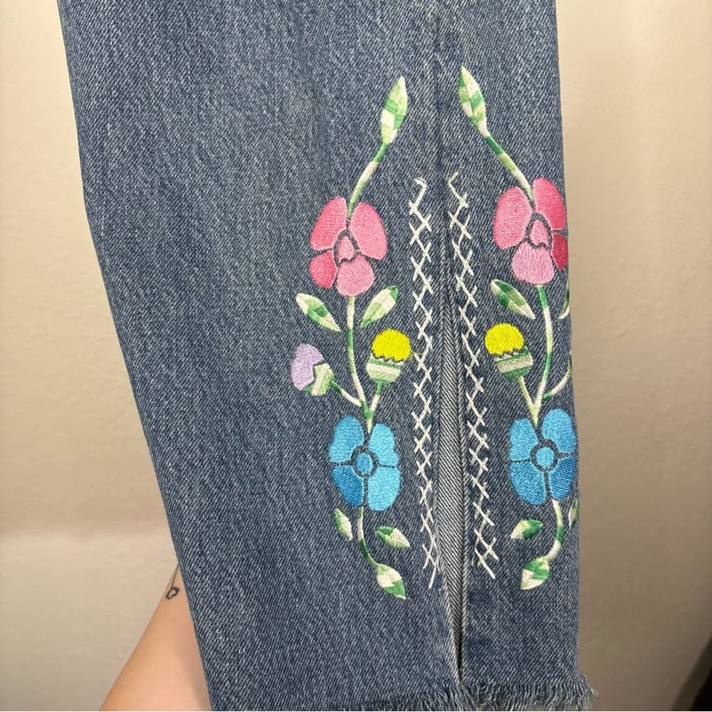 Levi 501 Embroidered Women’s Cropped Jeans with Slits - Thumbnail 5