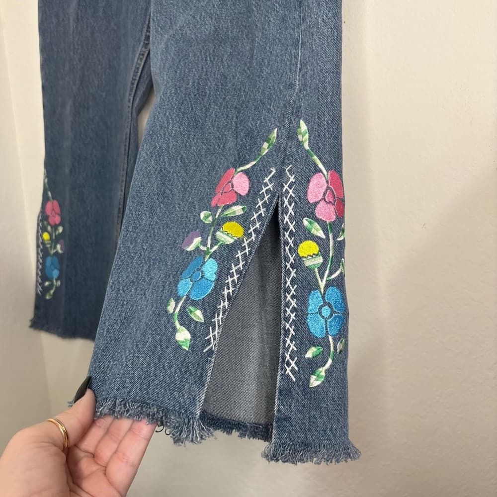 Levi 501 Embroidered Women’s Cropped Jeans with Slits - Thumbnail 3