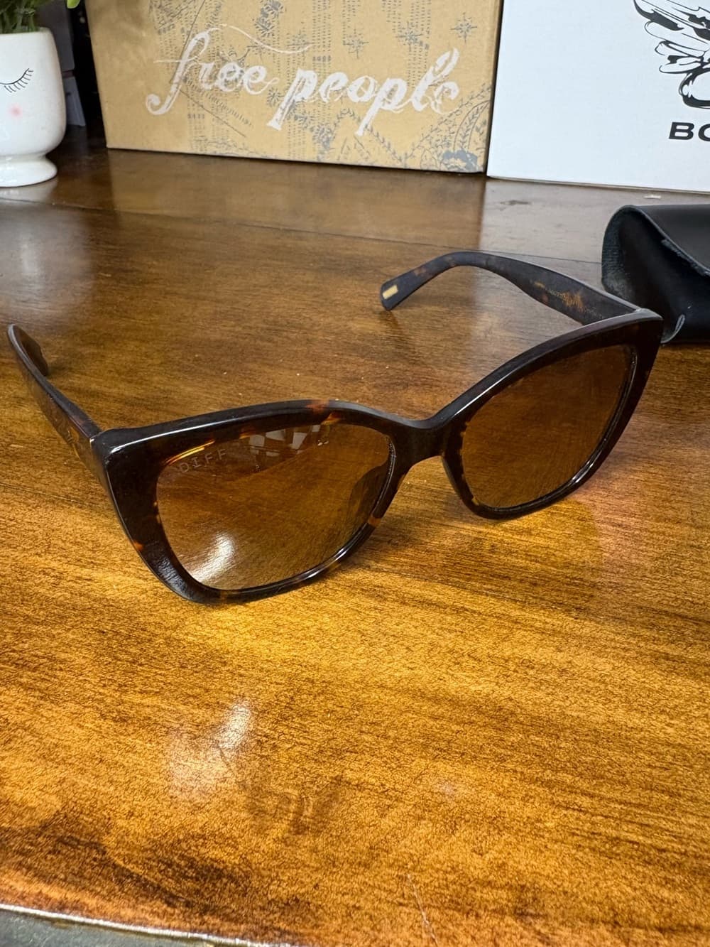 DIFF x Christina El Moussa Ruby Tortoiseshell Women's polarized Sunglasses - Thumbnail 3