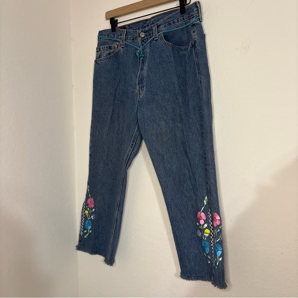 Levi 501 Embroidered Women’s Cropped Jeans with Slits - Thumbnail 2