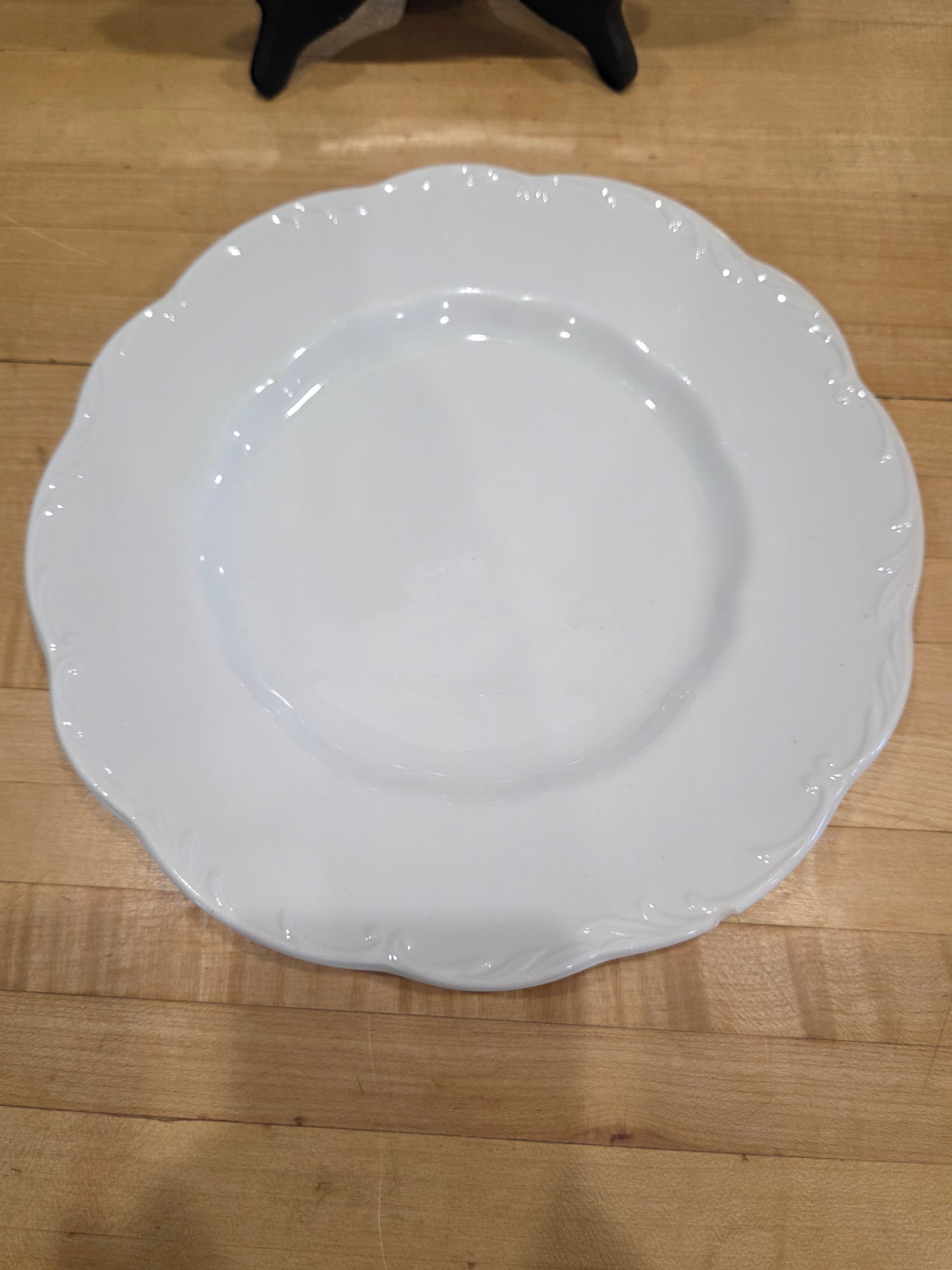 Vintage J G Meakin Sterling Colonial White Ironstone Dinner Plates Set 2 - Thumbnail 3
