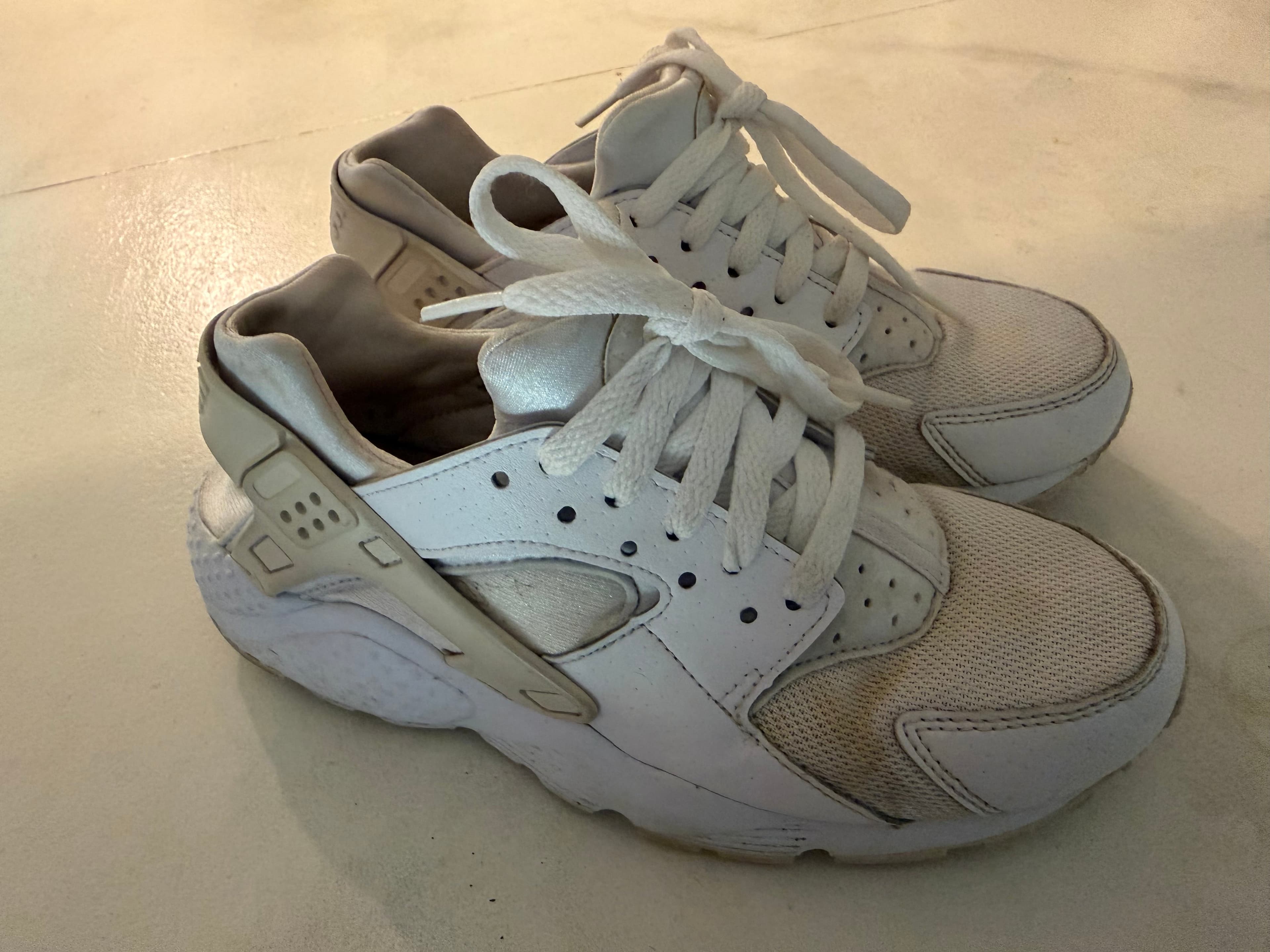Nike Huarache White Sneakers Size 6.5 - Thumbnail 2